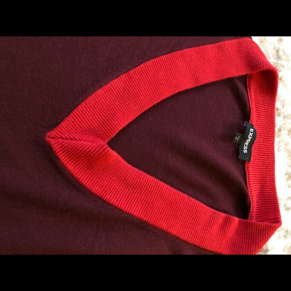 Express Color Block V-Neck - Picture 3 of 3